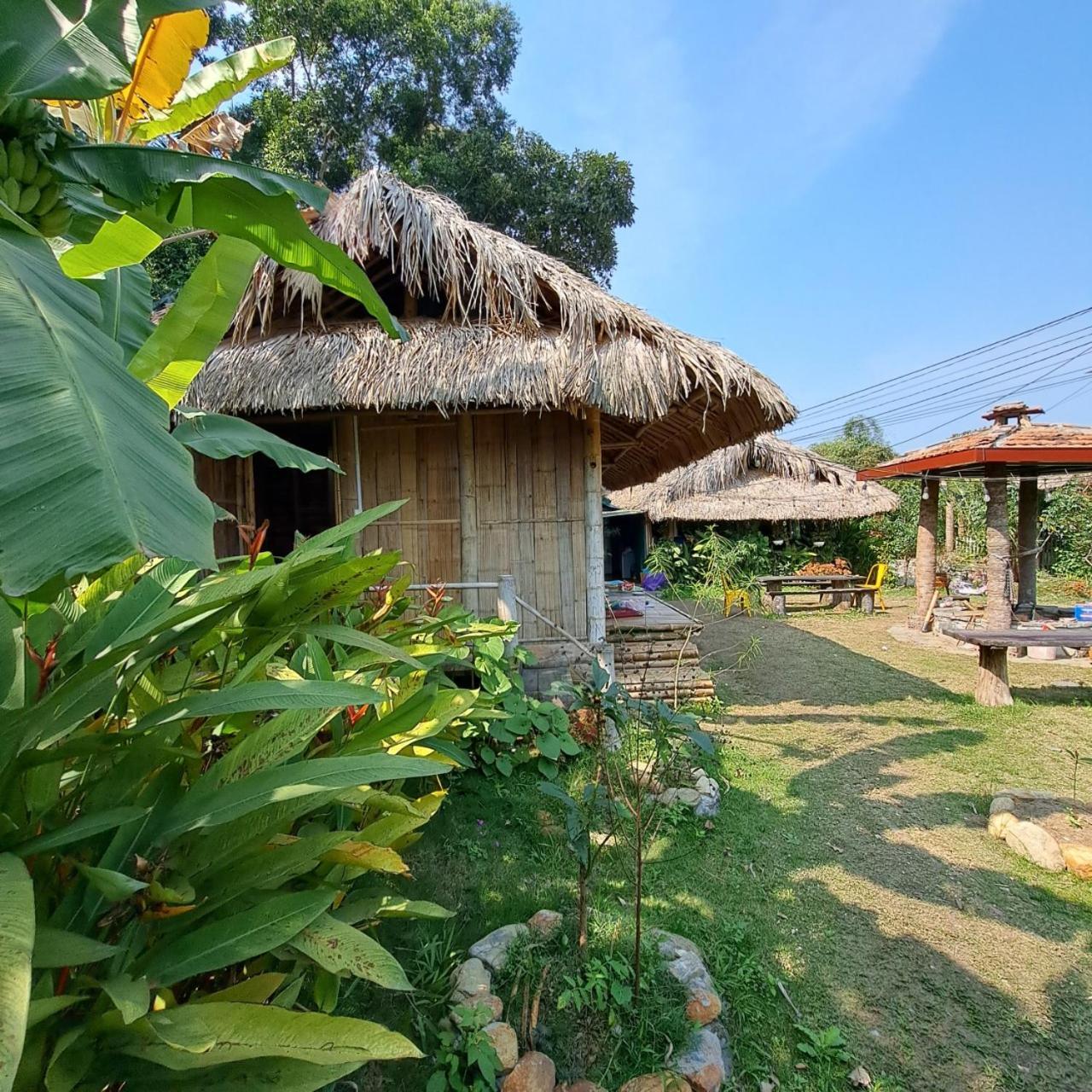 Homestay Field - Bungalow, Ha Giang Loop Tour, Motorbikes Rental Екстериор снимка