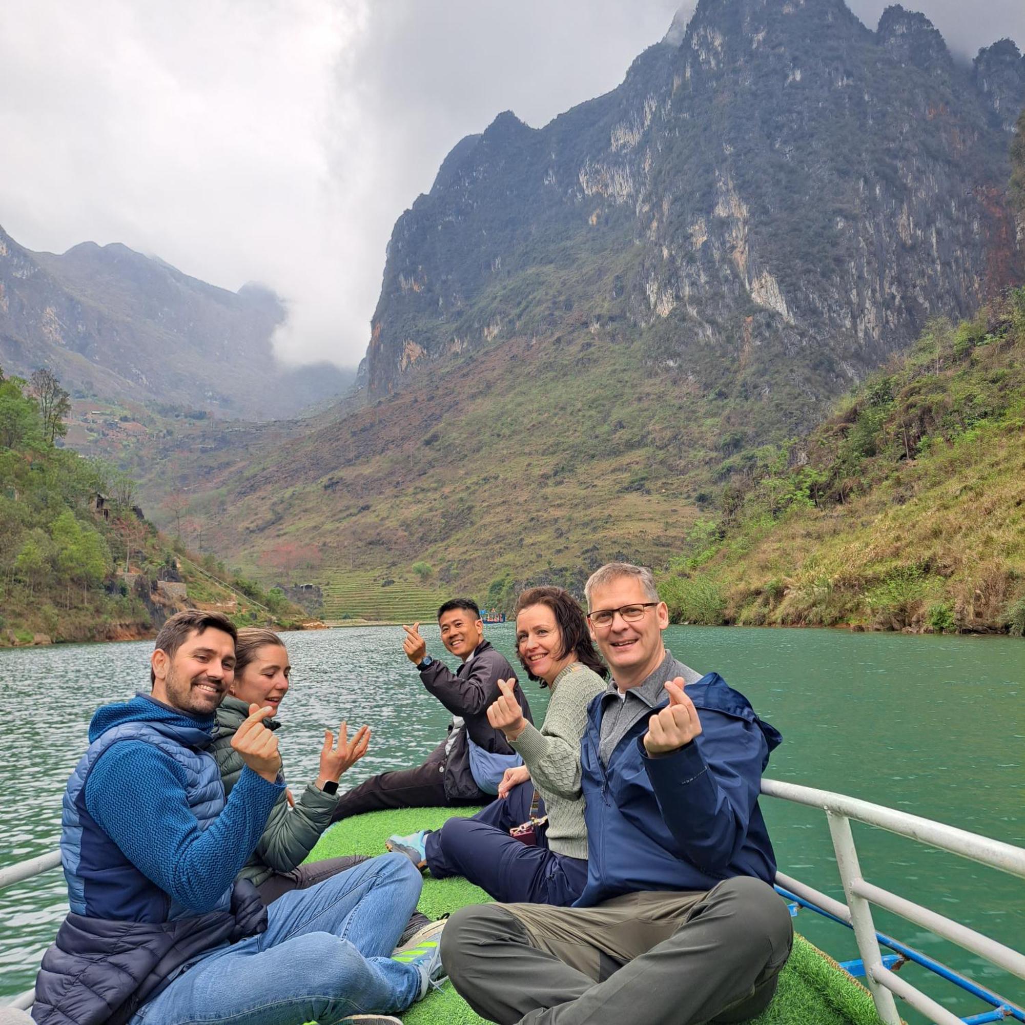 Homestay Field - Bungalow, Ha Giang Loop Tour, Motorbikes Rental Екстериор снимка