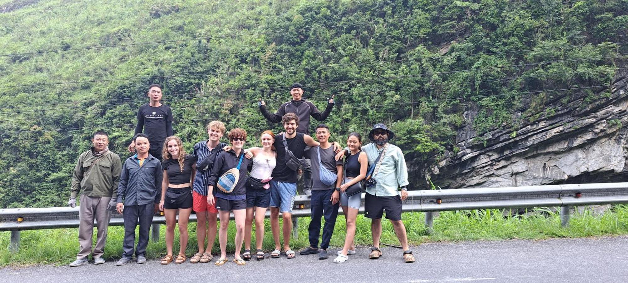 Homestay Field - Bungalow, Ha Giang Loop Tour, Motorbikes Rental Екстериор снимка